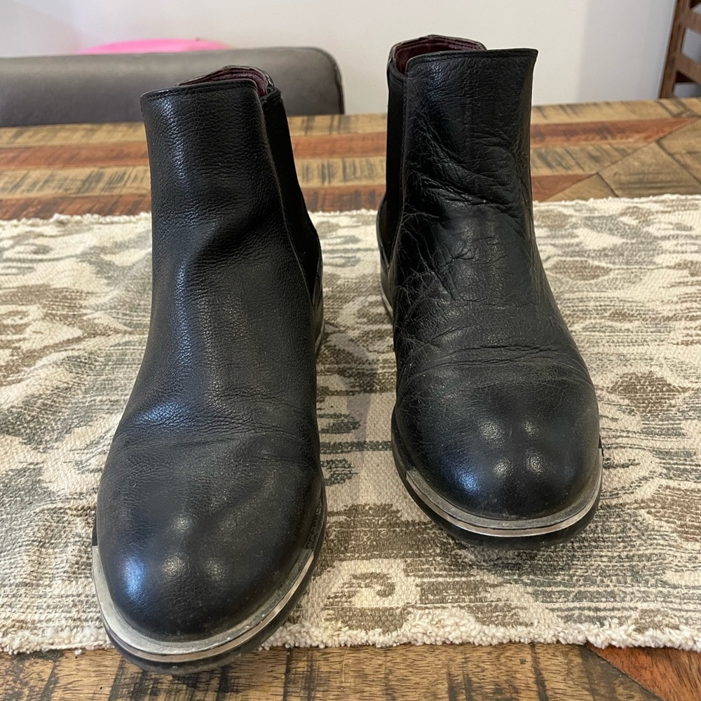 Leather fall boots by BCBGeneration - size 38/8